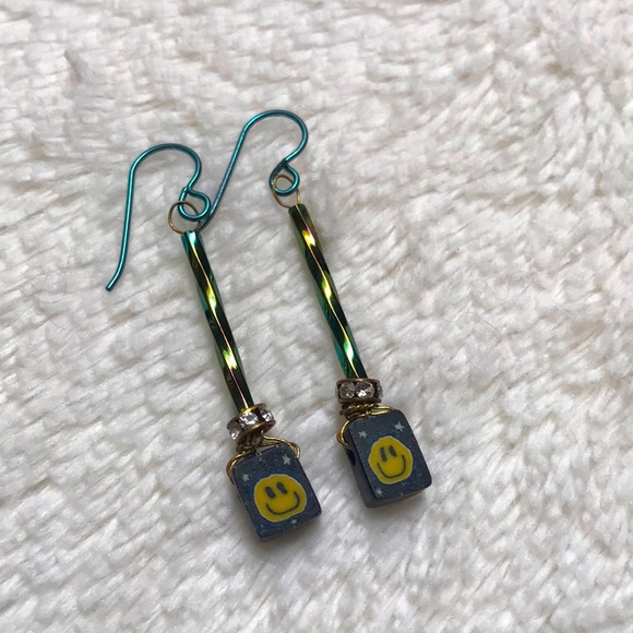 Y2K 90s Vintage Smiley Dangle Earrings - Picture 1 of 5